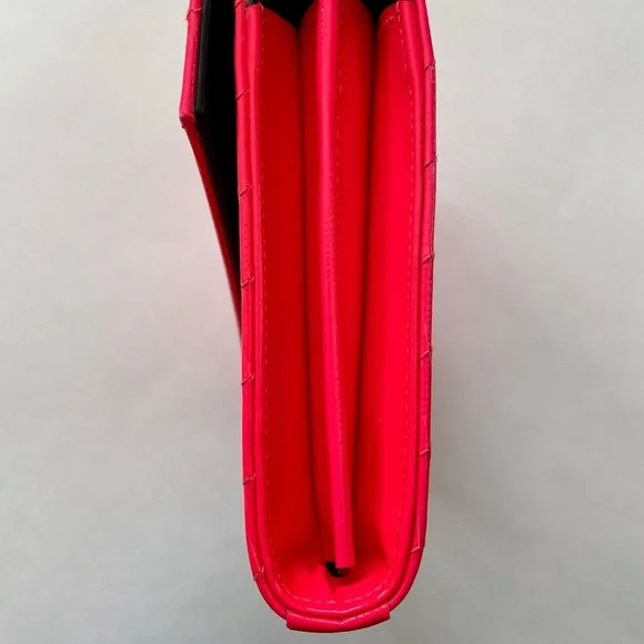 Yves Saint Laurent Wallet on Chain - Picture 7 of 11